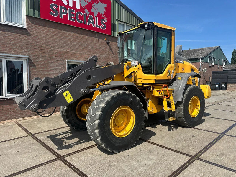 Volvo L60H , CE, 31359 HOURS, AUXILIARY HYDRAULICS, AIR CONDITIONER - Chargeuse: photos 2 Volvo L60H , CE, 31359 HOURS, AUXILIARY HYDRAULICS, AIR CONDITIONER - Chargeuse: photos 2