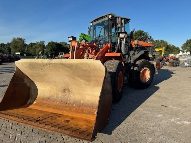 Hitachi ZW 180 - Chargeuse sur pneus: photos 2 Hitachi ZW 180 - Chargeuse sur pneus: photos 2