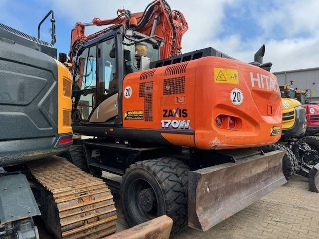 Hitachi ZX 170 W - Pelle sur pneus: photos 3 Hitachi ZX 170 W - Pelle sur pneus: photos 3