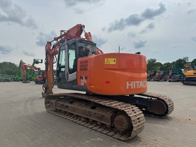 Hitachi ZX 225 US LC-3 - Pelle sur chenille: photos 4 Hitachi ZX 225 US LC-3 - Pelle sur chenille: photos 4