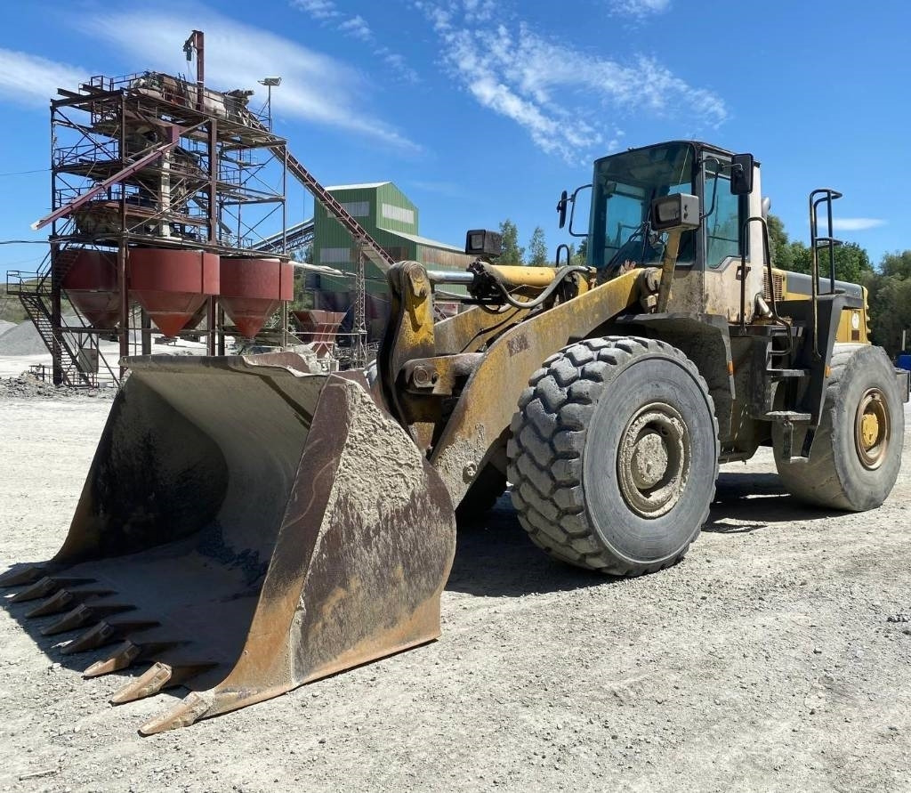 KOMATSU WA 470-3 - Chargeuse sur pneus: photos 1 KOMATSU WA 470-3 - Chargeuse sur pneus: photos 1