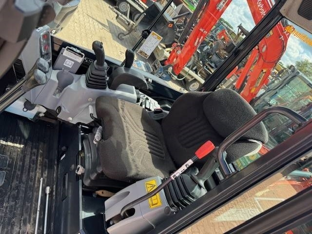 Mini pelle KUBOTA KX027-4: photos 11