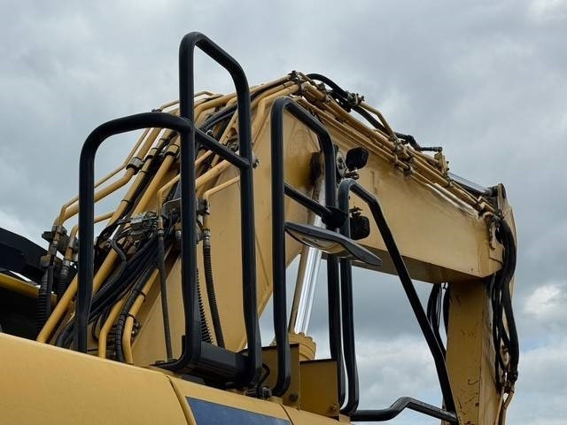 Komatsu PC 240 NLC-10 - Pelle sur chenille: photos 5 Komatsu PC 240 NLC-10 - Pelle sur chenille: photos 5