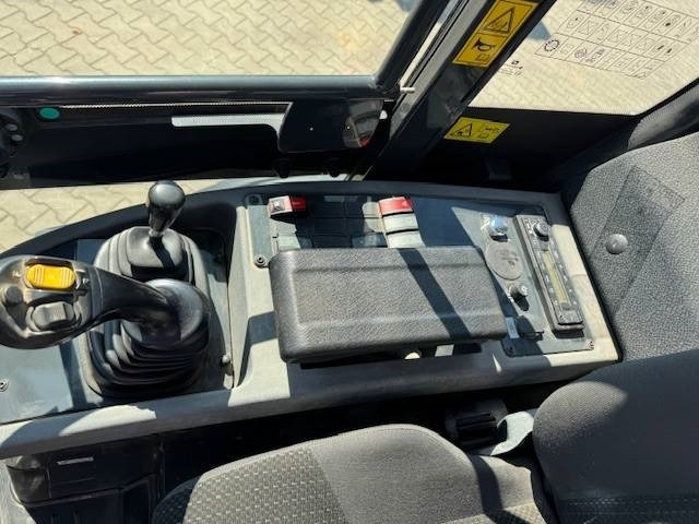 Chargeuse sur pneus Komatsu WA 100 M: photos 9