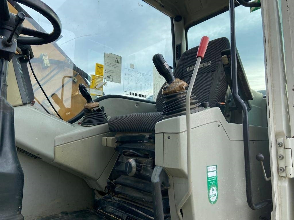 Pelle sur pneus Liebherr A 900 C Litronic: photos 10