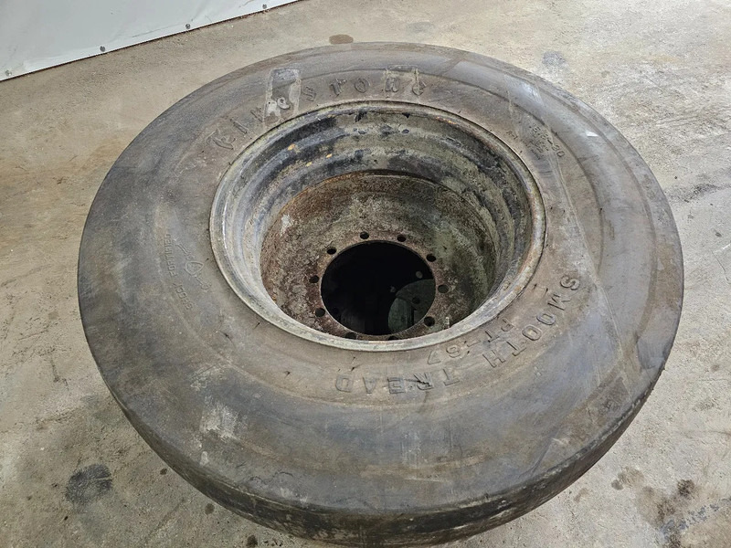 Firestone 16.9-30 - Pneu pour Camion: photos 5 Firestone 16.9-30 - Pneu pour Camion: photos 5