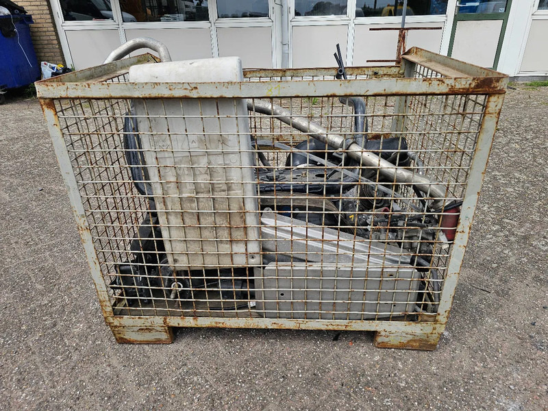 MAN Bak met vrachtwagen onderdelen - Pièces de rechange pour Camion: photos 2 MAN Bak met vrachtwagen onderdelen - Pièces de rechange pour Camion: photos 2