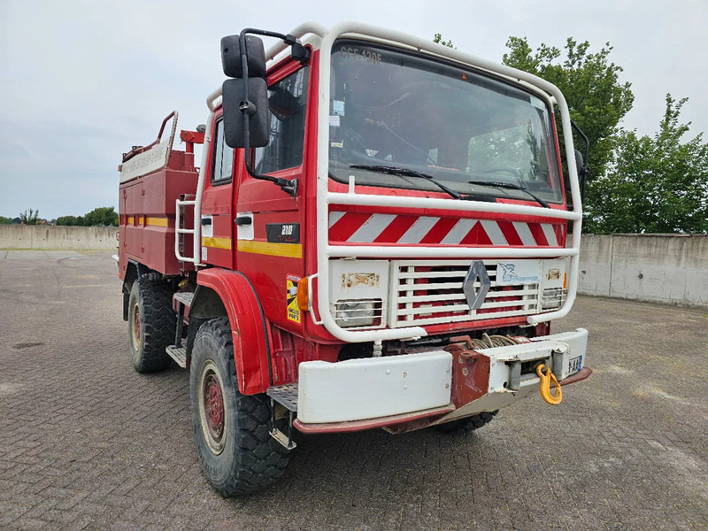 Renault M210 4x4 - Arbois 3500L - Camion de pompier: photos 3 Renault M210 4x4 - Arbois 3500L - Camion de pompier: photos 3