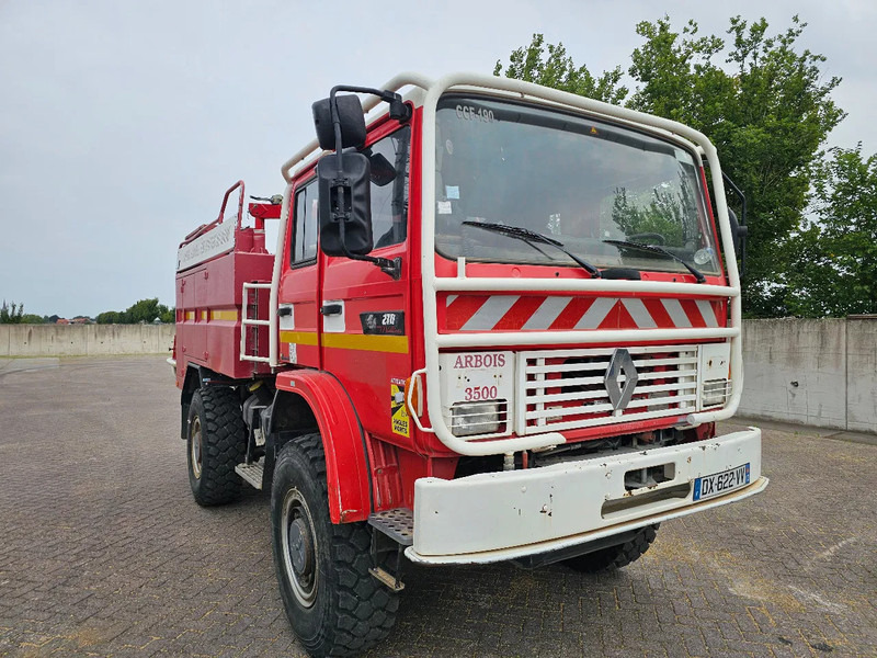 Renault M210 Arbois 3500L - Camion de pompier: photos 3 Renault M210 Arbois 3500L - Camion de pompier: photos 3