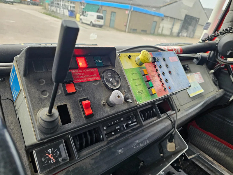 Camion de pompier Renault M210 Arbois 3500L: photos 12 Camion de pompier Renault M210 Arbois 3500L: photos 12