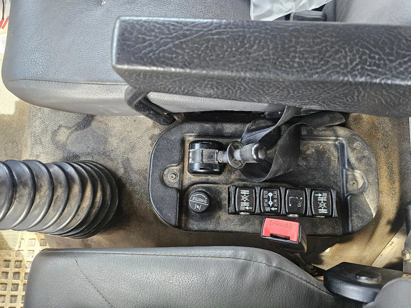 Camion de pompier Renault Midliner 210 40BCA230: photos 16 Camion de pompier Renault Midliner 210 40BCA230: photos 16