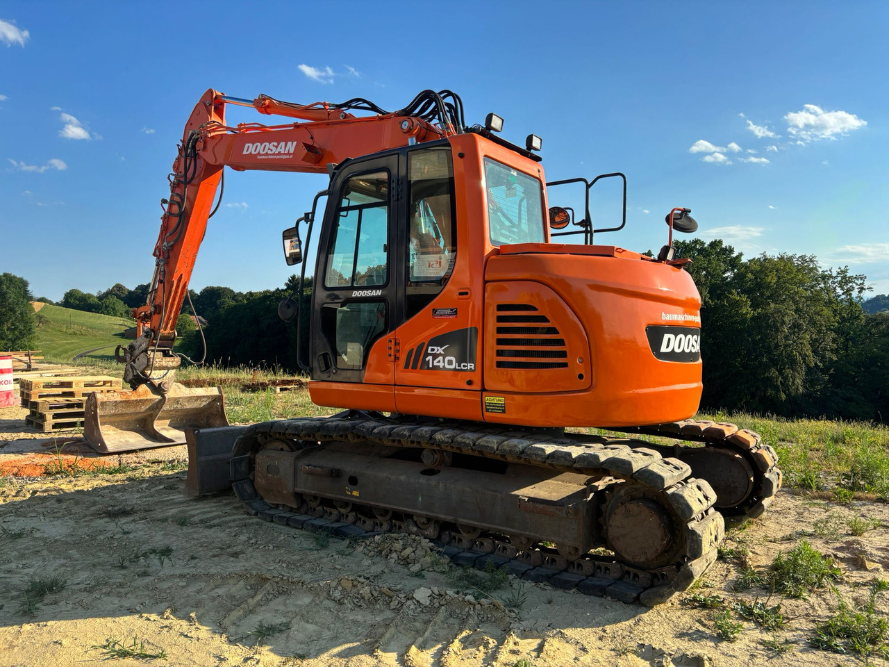 DOOSAN DX 140 LCR-3 - Pelle sur chenille: photos 5 DOOSAN DX 140 LCR-3 - Pelle sur chenille: photos 5