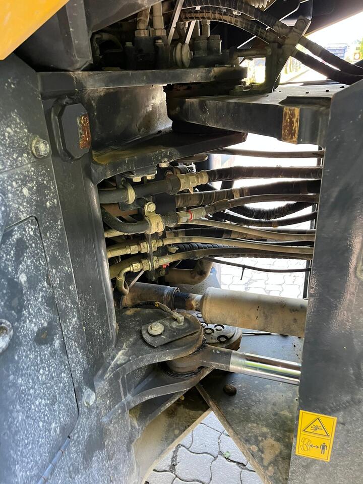 Chargeuse sur pneus KOMATSU WA 380-8: photos 7