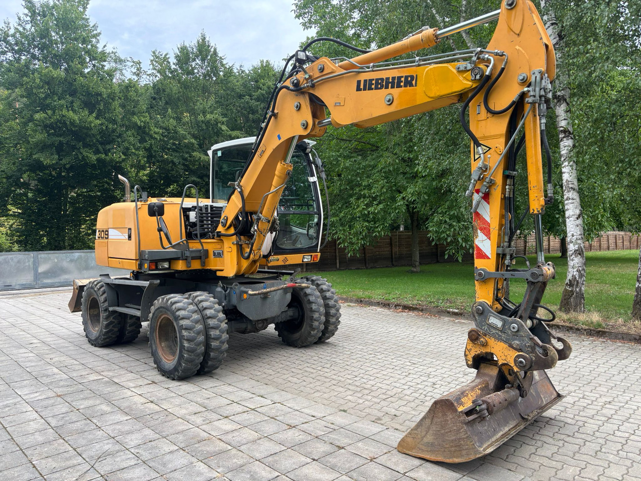 LIEBHERR A 309 Litronic - Pelle sur pneus: photos 4 LIEBHERR A 309 Litronic - Pelle sur pneus: photos 4