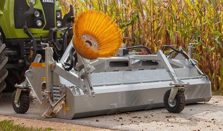 Sweeper type Typ 600 - Brosse pour Tracteur forestier: photos 2 Sweeper type Typ 600 - Brosse pour Tracteur forestier: photos 2