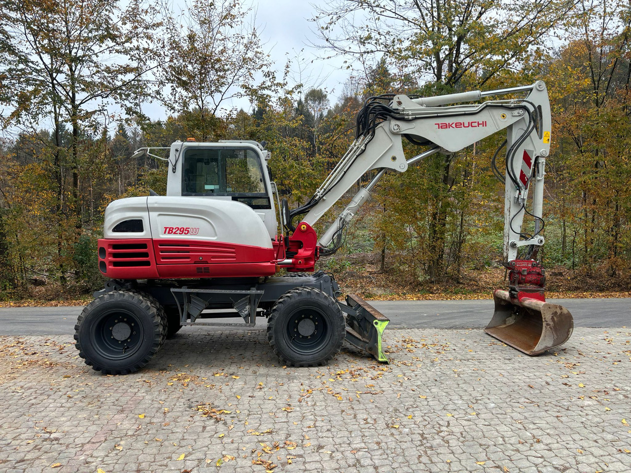TAKEUCHI TB 295 W - Pelle sur pneus: photos 2 TAKEUCHI TB 295 W - Pelle sur pneus: photos 2