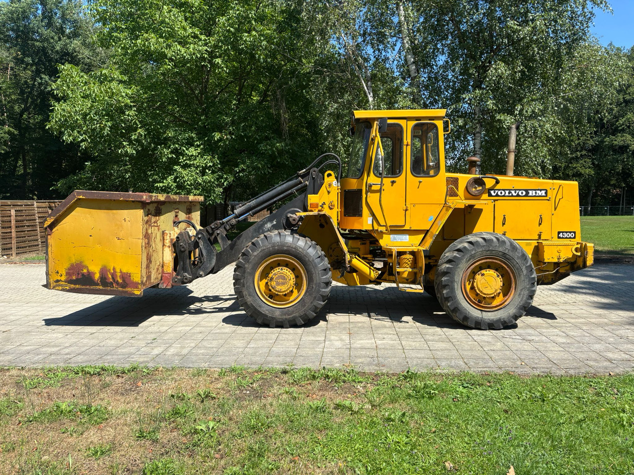 VOLVO BM 4300 - Chargeuse sur pneus: photos 1 VOLVO BM 4300 - Chargeuse sur pneus: photos 1