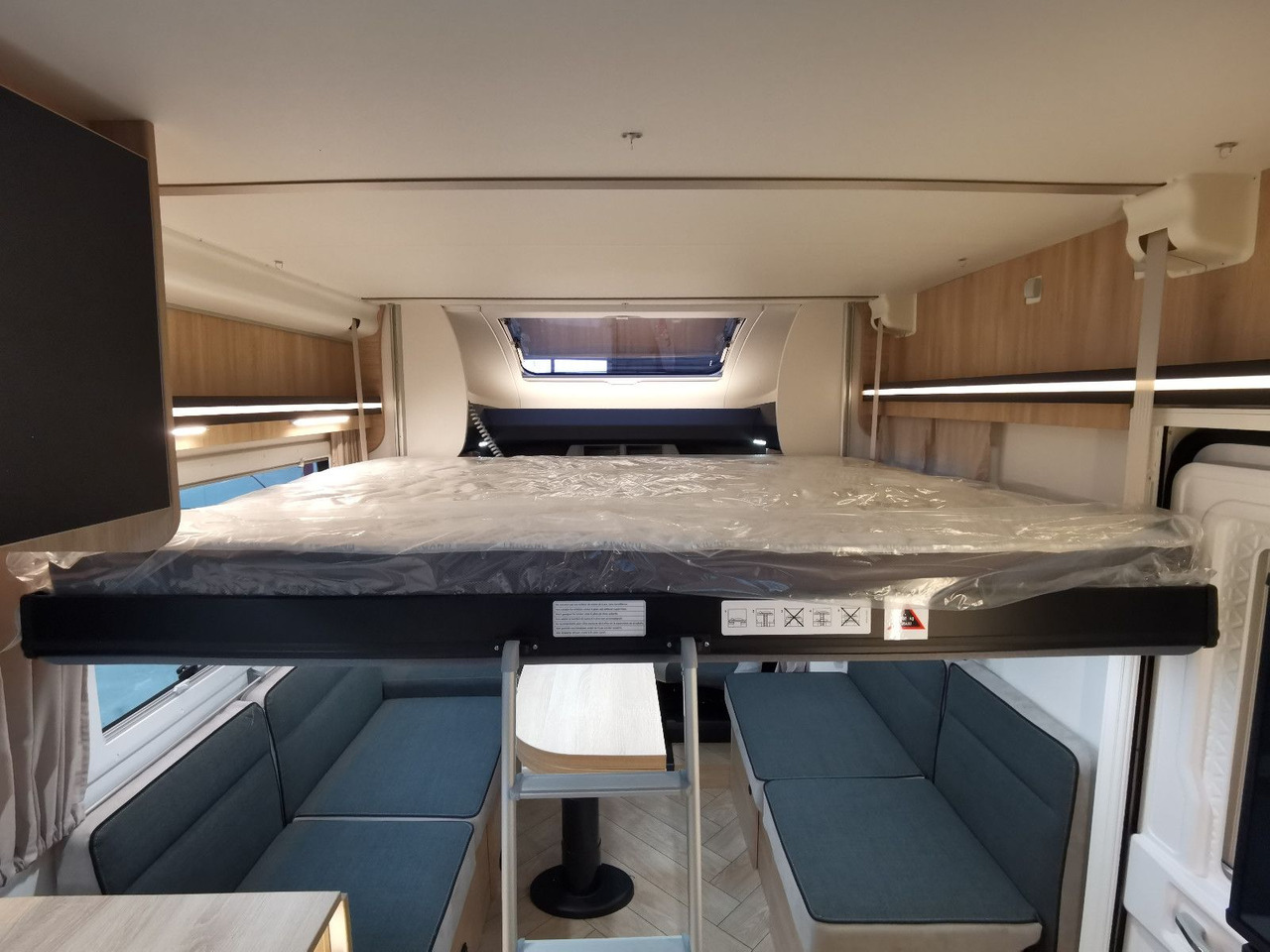 Chausson 640 TITANIUM / -2026- / 165PS-8G. / XXL- HUBBETT en leasing occasion Chausson 640 TITANIUM / -2026- / 165PS-8G. / XXL- HUBBETT: photos 9