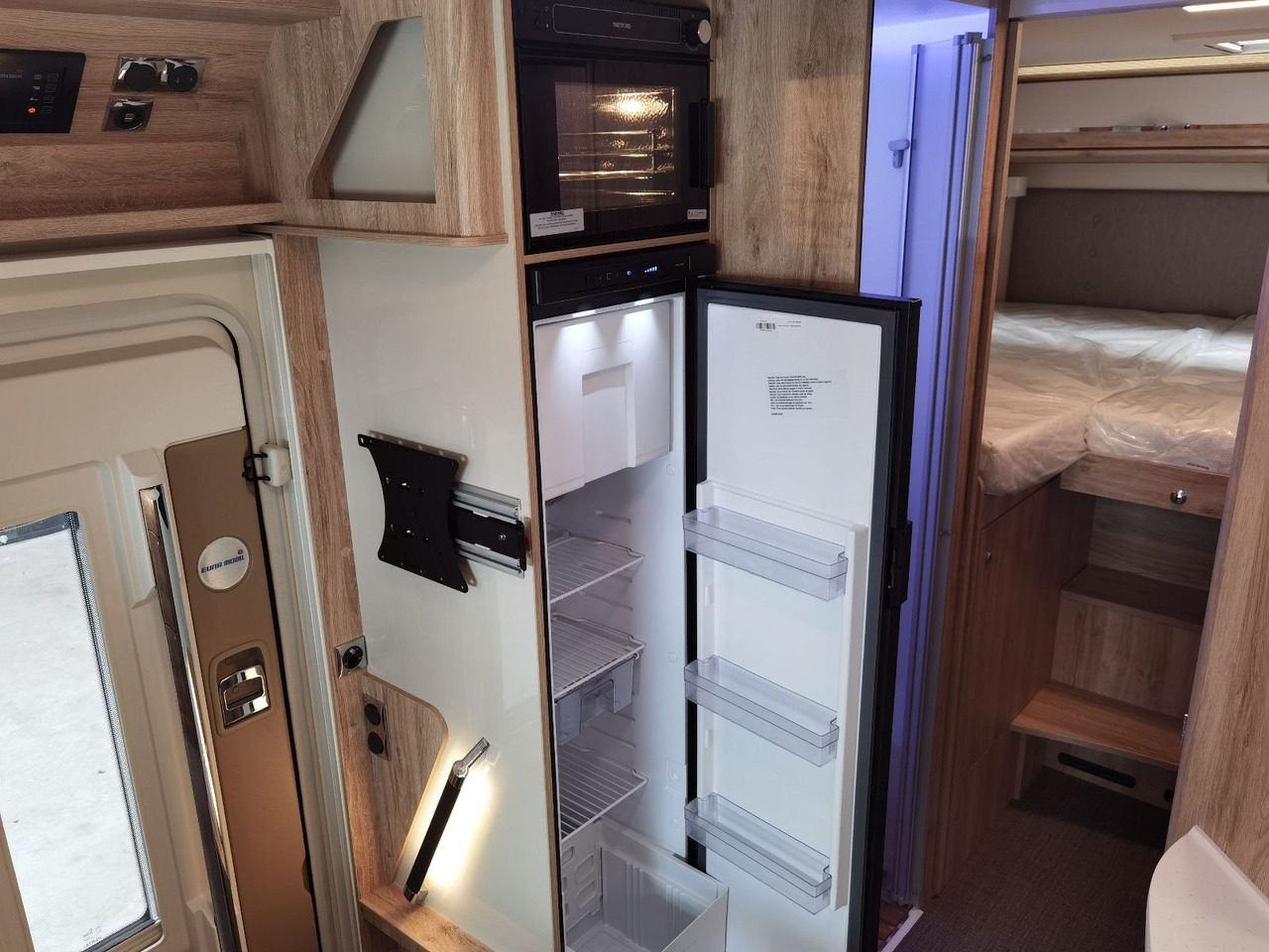 Camping-car intégral Eura Mobil INTEGRA LINE 720 EF /180PS-9G MAXI/ EINZELBETTEN: photos 17