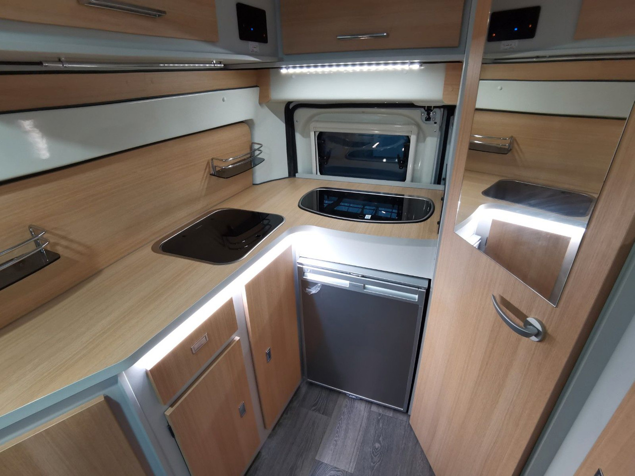 Fourgon aménagé Karmann DEXTER 550 / 140PS / CONCEPT - PAKET & HUBBETT Karmann DEXTER 550 / 140PS / CONCEPT - PAKET & HUBBETT: photos 14