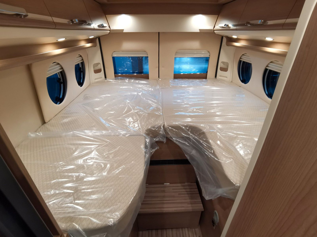 Fourgon aménagé Malibu VAN COMFORT 640 LE / INFO.- PAKET / EINZELBETTEN: photos 18