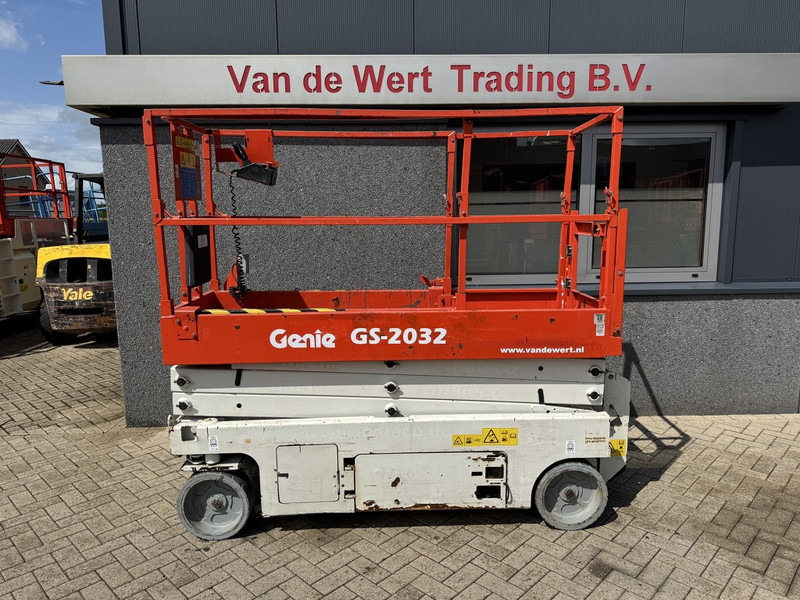 Genie GS2032 schaarlift schaar hoogwerker 2013 uur 8mtr werkhoogte Keuring 6-2026 - Nacelle ciseaux: photos 1 Genie GS2032 schaarlift schaar hoogwerker 2013 uur 8mtr werkhoogte Keuring 6-2026 - Nacelle ciseaux: photos 1