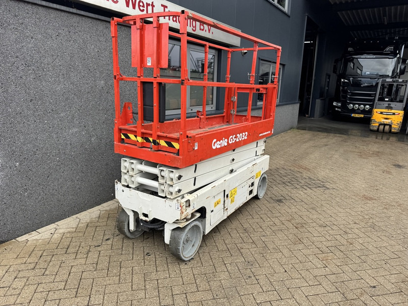 Genie GS2032 schaarlift schaar hoogwerker 2013 uur 8mtr werkhoogte - Nacelle ciseaux: photos 3 Genie GS2032 schaarlift schaar hoogwerker 2013 uur 8mtr werkhoogte - Nacelle ciseaux: photos 3