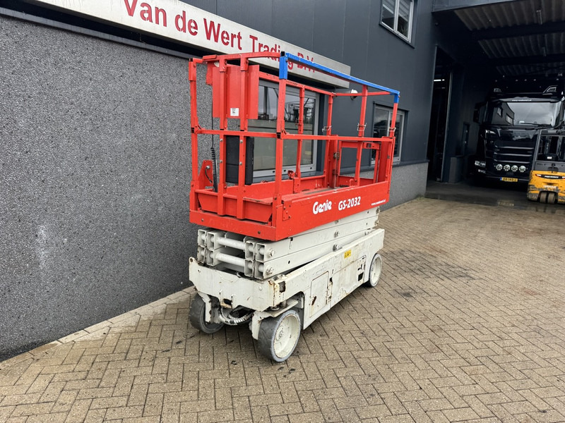 Genie GS2032 schaarlift schaar hoogwerker 2013 uur 8mtr werkhoogte - Nacelle ciseaux: photos 3 Genie GS2032 schaarlift schaar hoogwerker 2013 uur 8mtr werkhoogte - Nacelle ciseaux: photos 3