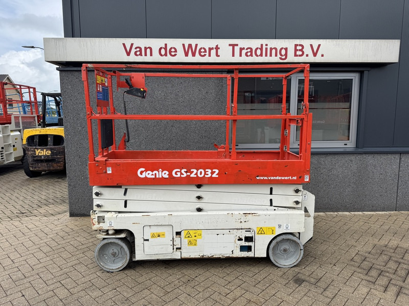 Genie GS2032 schaarlift schaar hoogwerker 2013 uur 8mtr werkhoogte - Nacelle ciseaux: photos 1 Genie GS2032 schaarlift schaar hoogwerker 2013 uur 8mtr werkhoogte - Nacelle ciseaux: photos 1