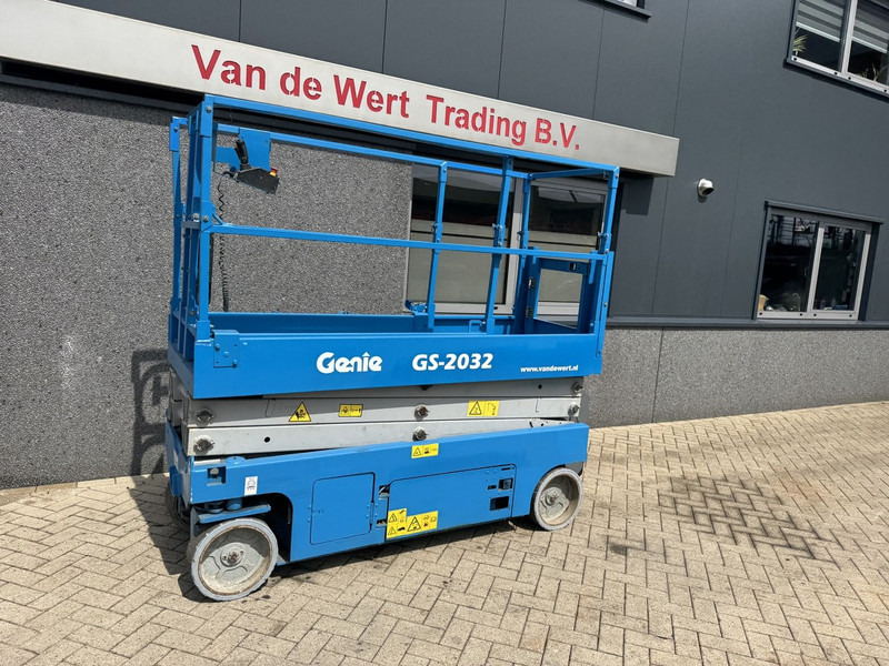 Genie GS2032 schaarlift schaar hoogwerker 2013 uur 8mtr werkhoogte - Nacelle ciseaux: photos 2 Genie GS2032 schaarlift schaar hoogwerker 2013 uur 8mtr werkhoogte - Nacelle ciseaux: photos 2