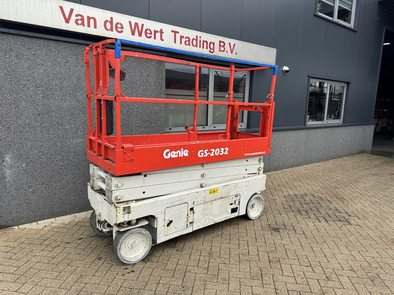 Genie GS2032 schaarlift schaar hoogwerker 2013 uur 8mtr werkhoogte - Nacelle ciseaux: photos 2 Genie GS2032 schaarlift schaar hoogwerker 2013 uur 8mtr werkhoogte - Nacelle ciseaux: photos 2