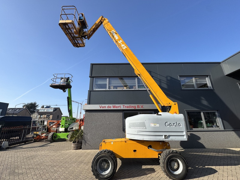 Genie S45 4x4 DEUTZ DIESEL 3000uur 15,7M Werkhoogte - Nacelle télescopique: photos 3 Genie S45 4x4 DEUTZ DIESEL 3000uur 15,7M Werkhoogte - Nacelle télescopique: photos 3