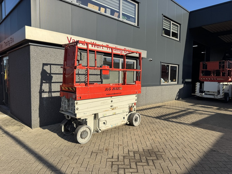 JLG 2032ES Schaarhoogwerker / Scissor lift 8Meter Werkhoogte 2016 Elektrisch - Nacelle ciseaux: photos 2 JLG 2032ES Schaarhoogwerker / Scissor lift 8Meter Werkhoogte 2016 Elektrisch - Nacelle ciseaux: photos 2