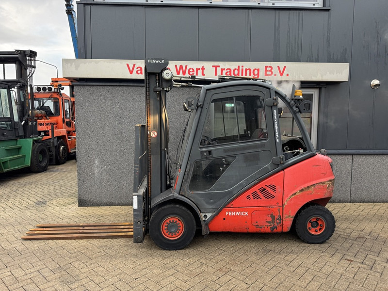 Linde H30T-01 Duplo 365 Sideshift / Vorkversteller LPG 2012 - Chariot élévateur à gaz: photos 1 Linde H30T-01 Duplo 365 Sideshift / Vorkversteller LPG 2012 - Chariot élévateur à gaz: photos 1