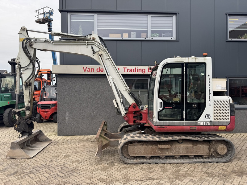 Takeuchi TB175 Graafmachine Rups 2008 Yanmar Diesel inclusief 5 bakken + palletvork - Pelle sur chenille: photos 1 Takeuchi TB175 Graafmachine Rups 2008 Yanmar Diesel inclusief 5 bakken + palletvork - Pelle sur chenille: photos 1