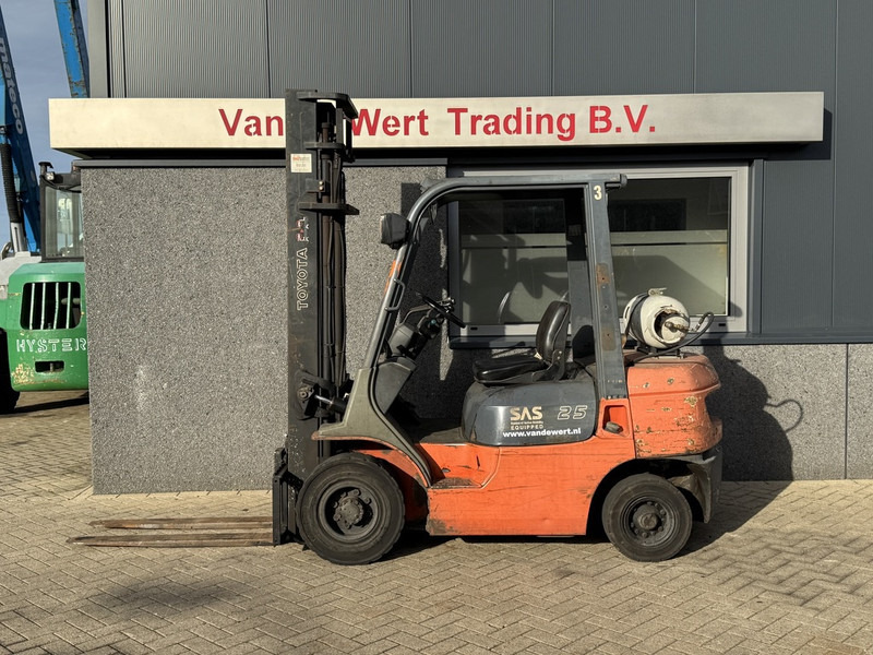 Toyota 42-7FGF25 duplo 400 3e / 4e Functie LPG 2001 - Chariot élévateur à gaz: photos 1 Toyota 42-7FGF25 duplo 400 3e / 4e Functie LPG 2001 - Chariot élévateur à gaz: photos 1
