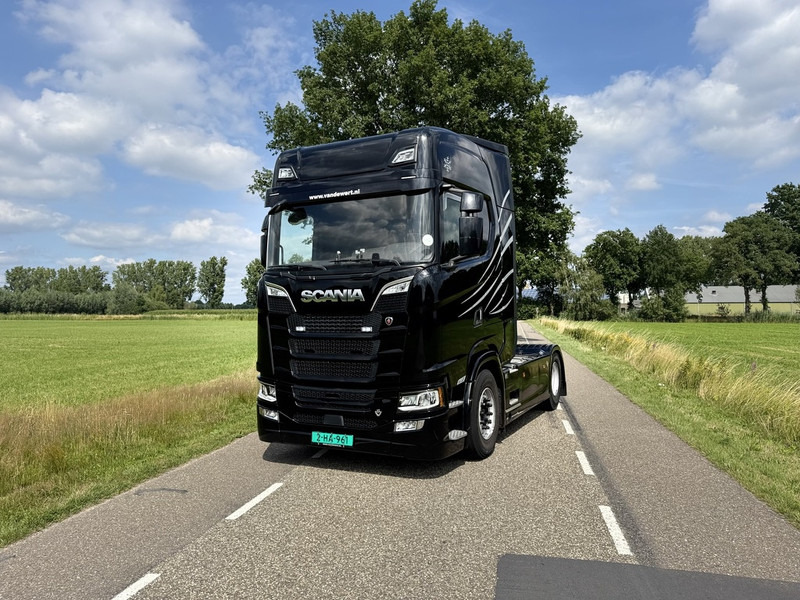 Scania S520 V8 4x2 Full Air - Automaat - Retarder - Euro 6 - I Park Cool - 2018 - Exhaust Pipe - TUV 02-2026 - Tracteur routier: photos 1 Scania S520 V8 4x2 Full Air - Automaat - Retarder - Euro 6 - I Park Cool - 2018 - Exhaust Pipe - TUV 02-2026 - Tracteur routier: photos 1