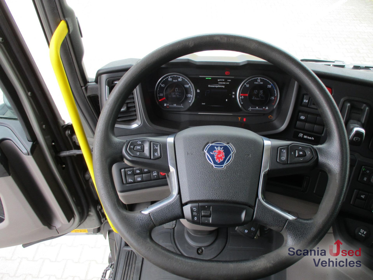 SCANIA P 370 B4x4HA Koffer mit Lbw. - Camion fourgon: photos 3 SCANIA P 370 B4x4HA Koffer mit Lbw. - Camion fourgon: photos 3