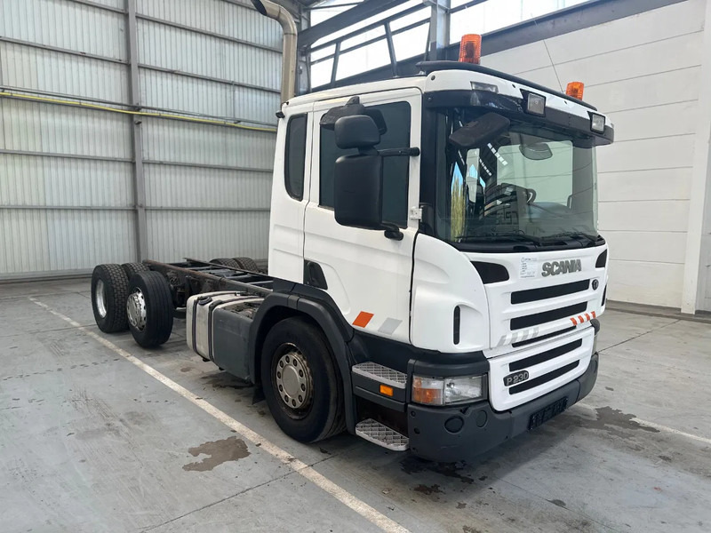 Scania P230 6X2 / Essieu relevable directionnel / Stuurbare liftas / Steerable lift axle / RETARDER / 481205 - Châssis cabine: photos 5 Scania P230 6X2 / Essieu relevable directionnel / Stuurbare liftas / Steerable lift axle / RETARDER / 481205 - Châssis cabine: photos 5