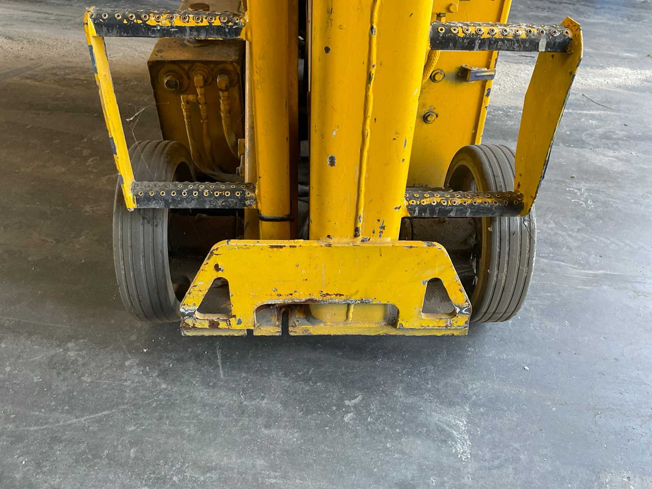 1994 UPRIGHT 65000-001 AERIAL PLATFORM - Nacelle: photos 4 1994 UPRIGHT 65000-001 AERIAL PLATFORM - Nacelle: photos 4