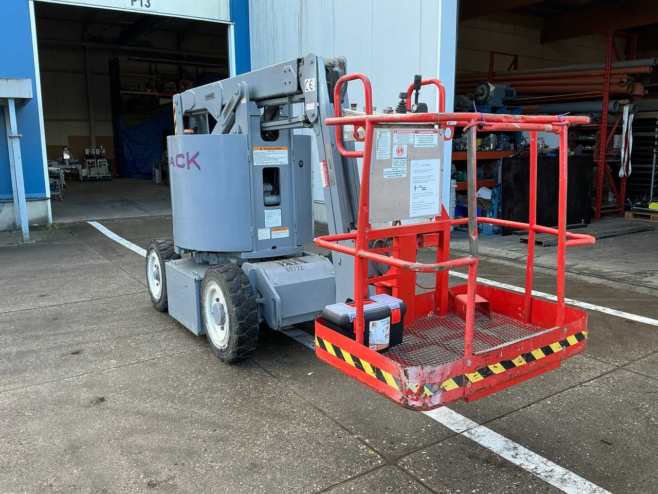 1998 SKYJACK SJKB-33N AERIAL PLATFORM - Nacelle: photos 2 1998 SKYJACK SJKB-33N AERIAL PLATFORM - Nacelle: photos 2