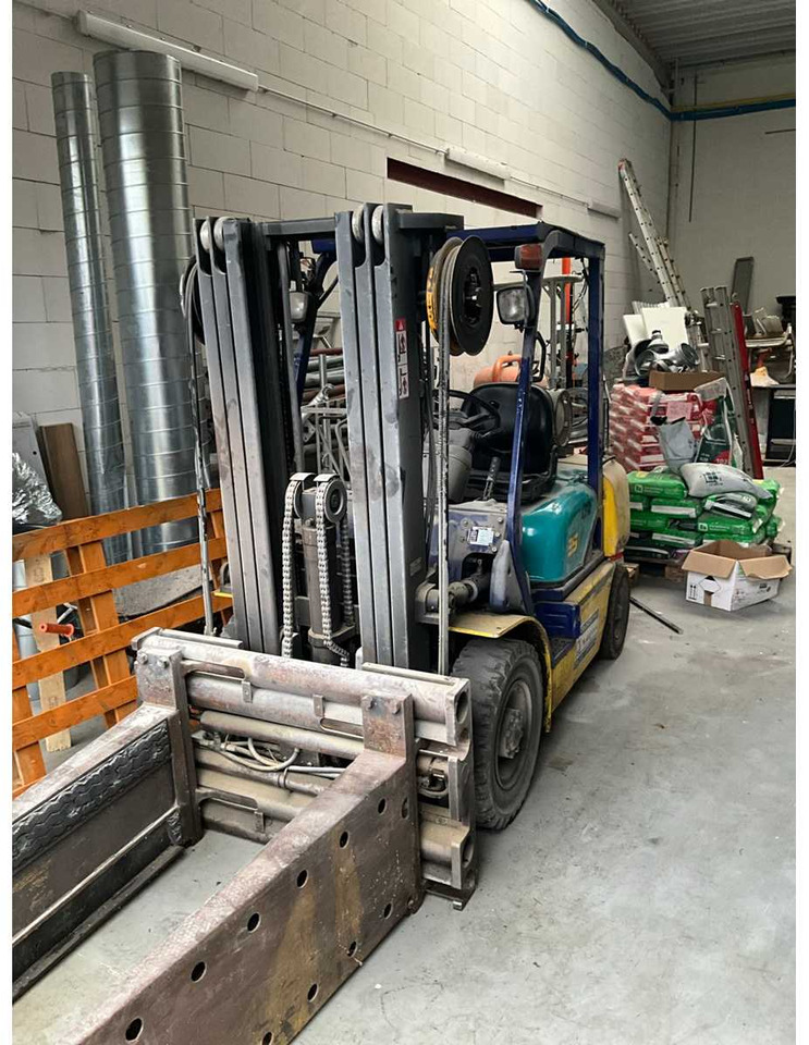 1999 KOMATSU FG25T12 FORKLIFT - Chariot élévateur: photos 3 1999 KOMATSU FG25T12 FORKLIFT - Chariot élévateur: photos 3