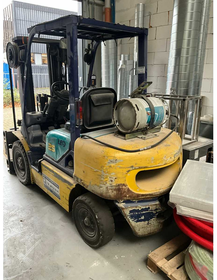 1999 KOMATSU FG25T12 FORKLIFT - Chariot élévateur: photos 2 1999 KOMATSU FG25T12 FORKLIFT - Chariot élévateur: photos 2