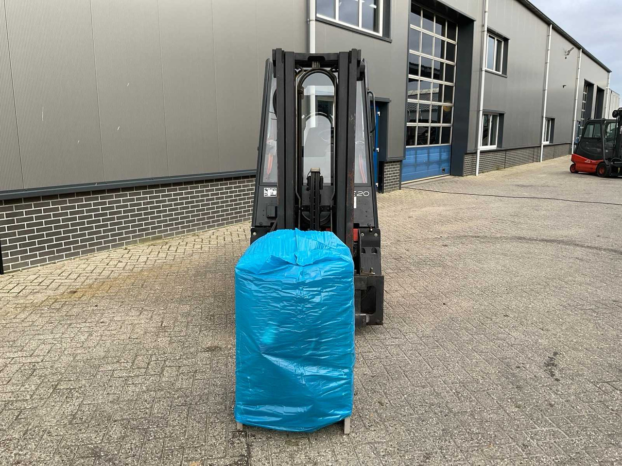 1999 LINDE E20H FORKLIFT - Chariot élévateur: photos 2 1999 LINDE E20H FORKLIFT - Chariot élévateur: photos 2