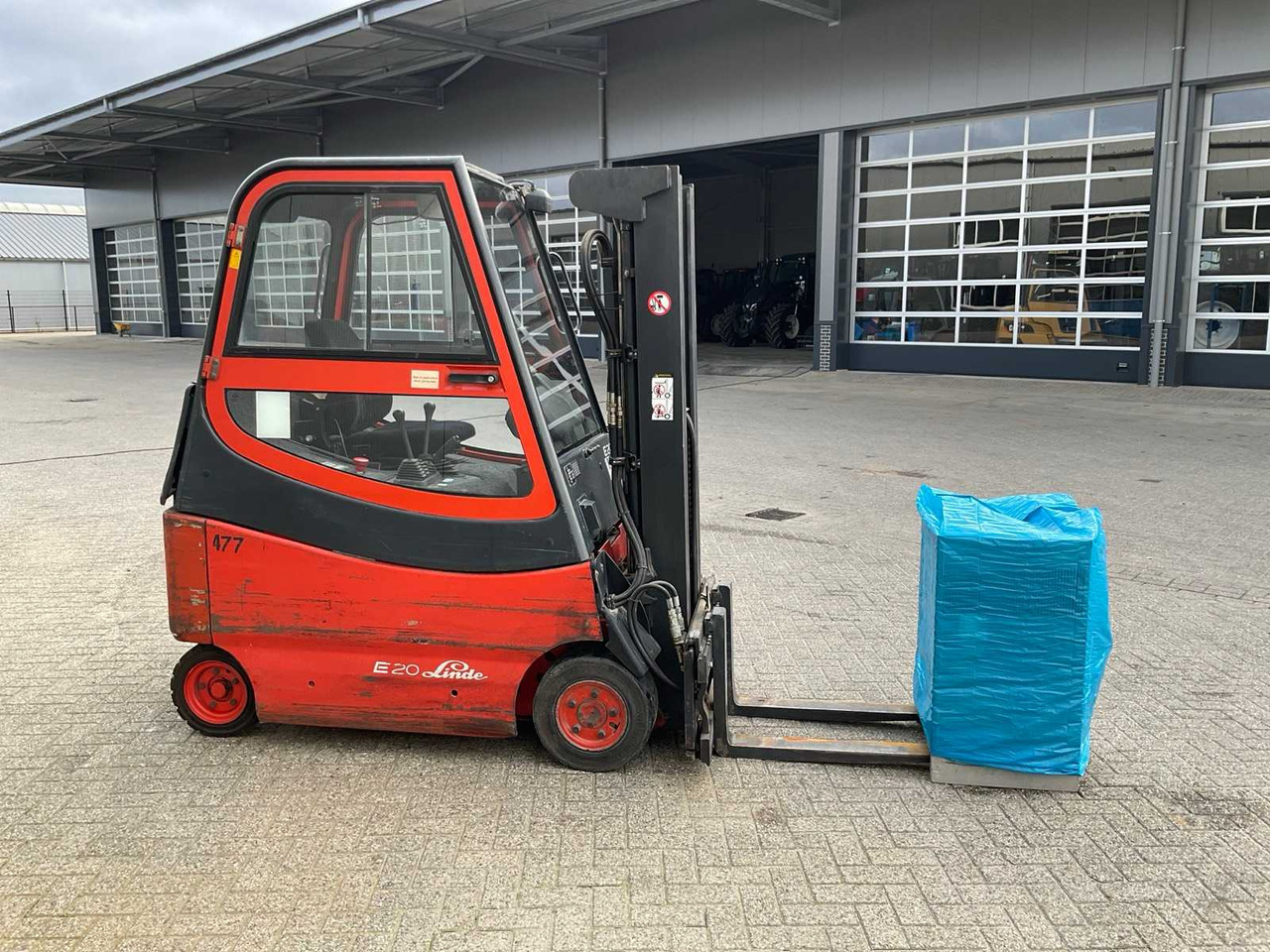 1999 LINDE E20H FORKLIFT - Chariot élévateur: photos 4 1999 LINDE E20H FORKLIFT - Chariot élévateur: photos 4
