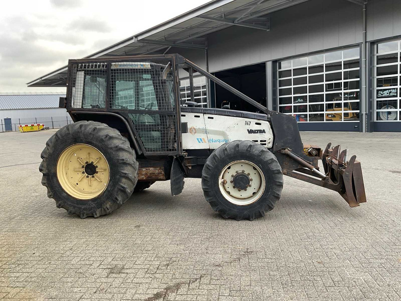 2003 VALTRA 8950 HITECH ALL-WHEEL DRIVE FARM TRACTOR - Tracteur agricole: photos 5 2003 VALTRA 8950 HITECH ALL-WHEEL DRIVE FARM TRACTOR - Tracteur agricole: photos 5