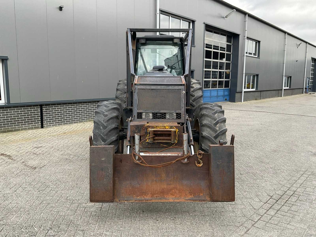 2003 VALTRA 8950 HITECH ALL-WHEEL DRIVE FARM TRACTOR - Tracteur agricole: photos 3 2003 VALTRA 8950 HITECH ALL-WHEEL DRIVE FARM TRACTOR - Tracteur agricole: photos 3