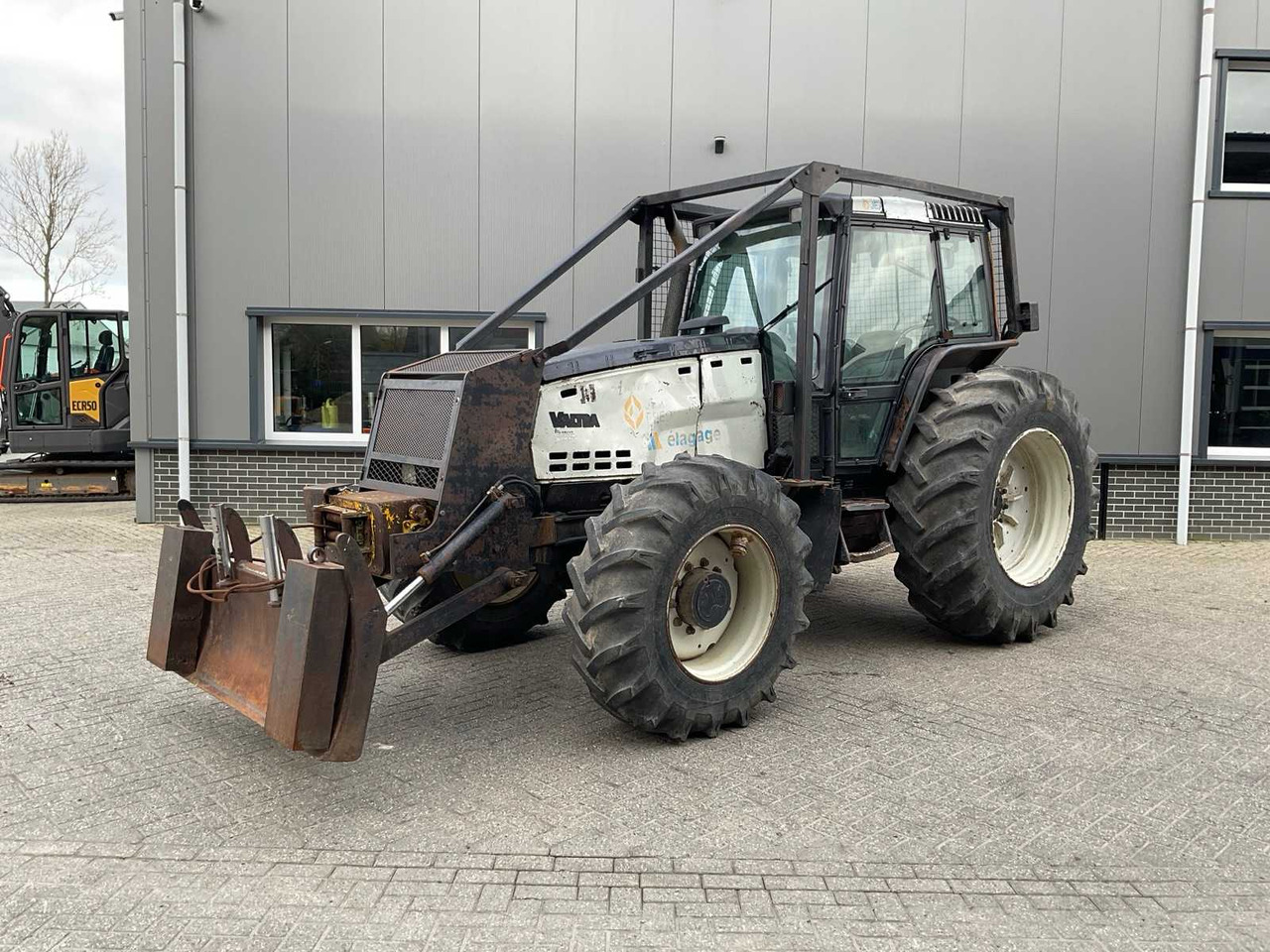 2003 VALTRA 8950 HITECH ALL-WHEEL DRIVE FARM TRACTOR - Tracteur agricole: photos 1 2003 VALTRA 8950 HITECH ALL-WHEEL DRIVE FARM TRACTOR - Tracteur agricole: photos 1