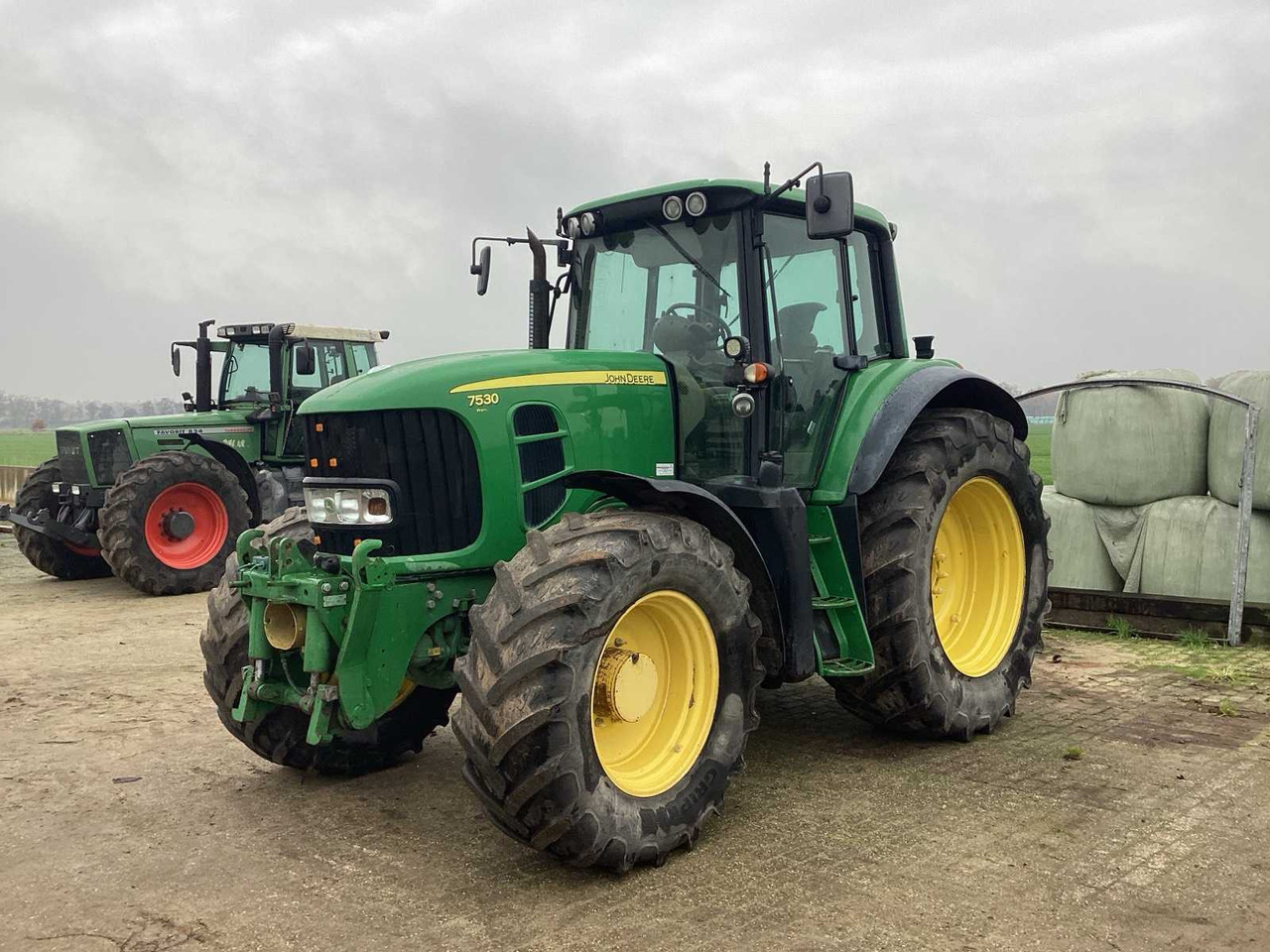 2008 JOHN DEERE 7530 PREMIUM FOUR WHEEL DRIVE FARM TRACTOR - Tracteur agricole: photos 1 2008 JOHN DEERE 7530 PREMIUM FOUR WHEEL DRIVE FARM TRACTOR - Tracteur agricole: photos 1