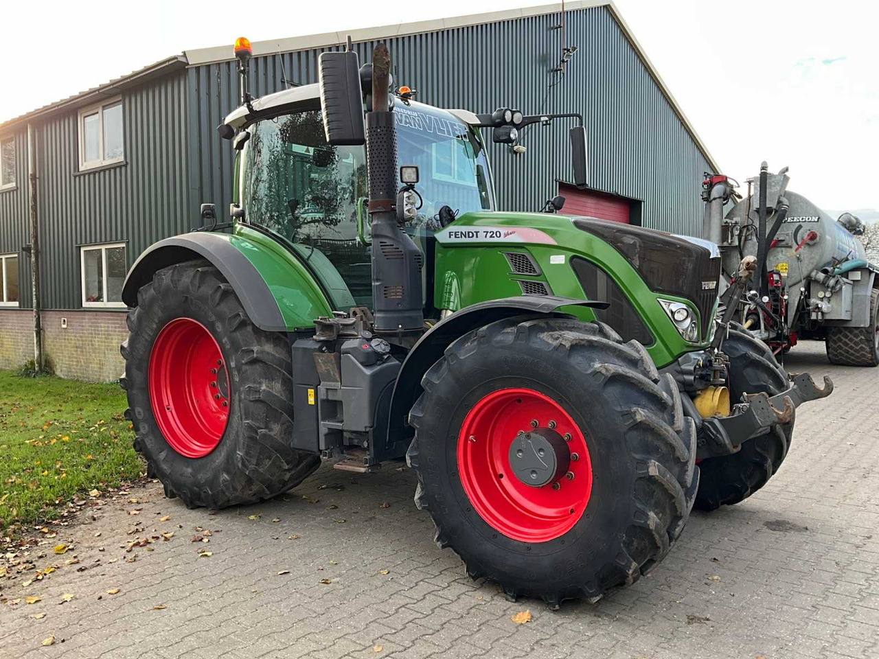 2017 FENDT 720 VARIO ALL-WHEEL DRIVE AGRICULTURAL TRACTOR - Tracteur agricole: photos 2 2017 FENDT 720 VARIO ALL-WHEEL DRIVE AGRICULTURAL TRACTOR - Tracteur agricole: photos 2